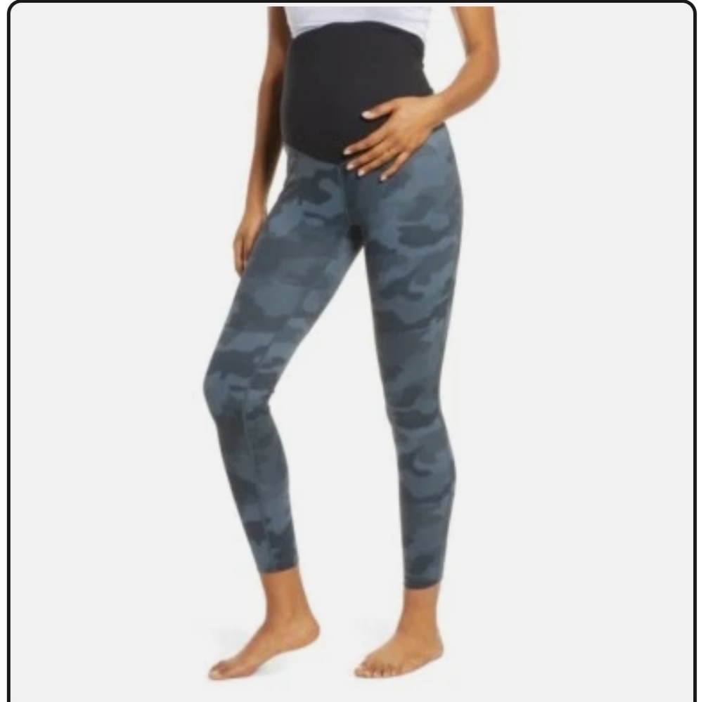 Zella Maternity 7/8 Black and Gray Camouflage Leggings - Picture 1 of 5